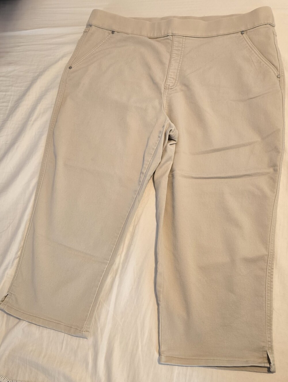 Khakis & Co. Women Beige Pull-On Capris Pants - Size 18